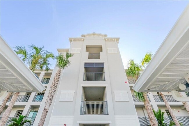 Building Photo - 15285 Grn Acrs Ave Unit 418