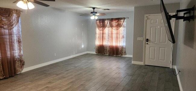 Photo - 9124 W Elm St