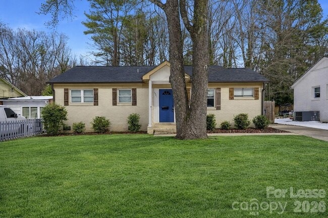 Building Photo - 2521 Dora Dr