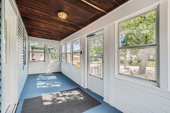 Photo - 1083 Western Ave N