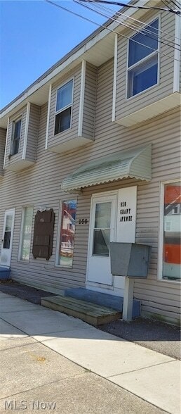 Building Photo - 956 Grant Ave Unit 3