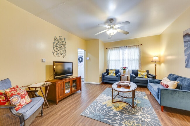 Photo - 504 Center St Unit SI ID1385745P