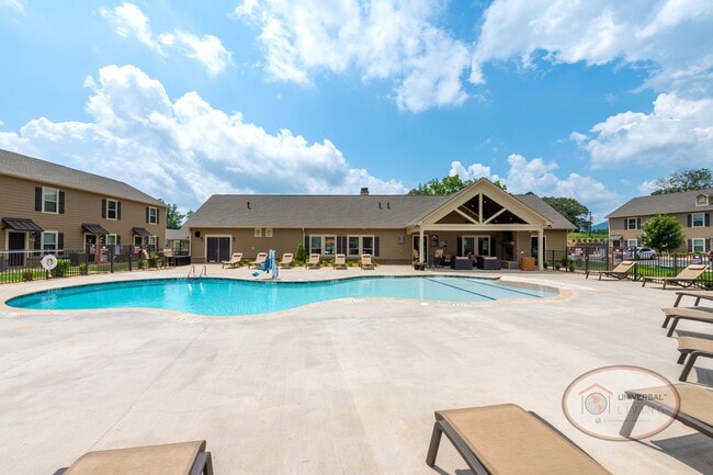 Pool - The Villas at Avery Creek