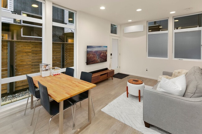 Building Photo - 319 Malden Ave E Unit SI ID1036007P