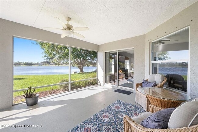 Photo - 935 Southlakes Way SW