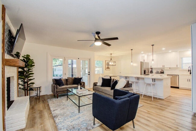 Building Photo - 5907 Warm Springs Rd Unit ID1019555P