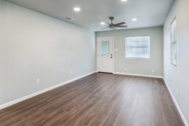 Photo - 208 N Coleman St