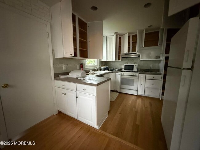 Photo - 138 Ampere Ave