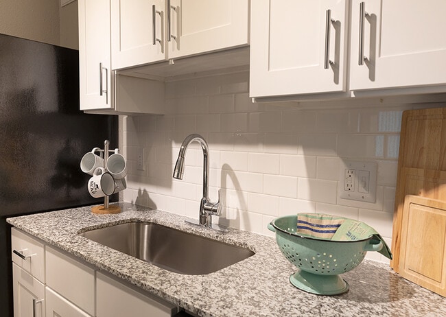 Photo - Lakeshore Apartments