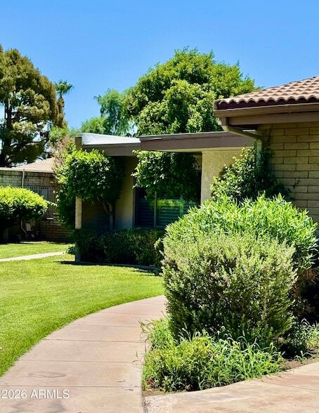 Photo - 4800 N 68th St