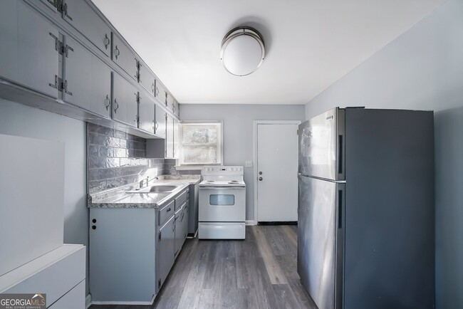 Photo - 147 Burnside St Unit 4