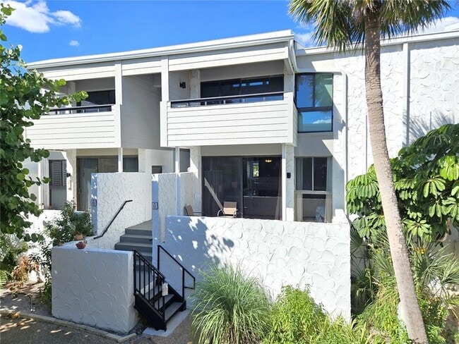 Building Photo - 1555 Tarpon Center Dr Unit 107