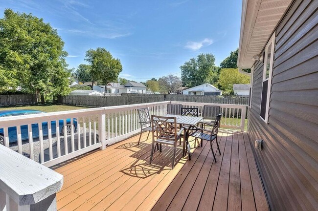 Photo - 200 S Williams St