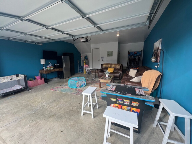 Building Photo - 120 Fitzgerald Dr Unit FL3-ID1039081P