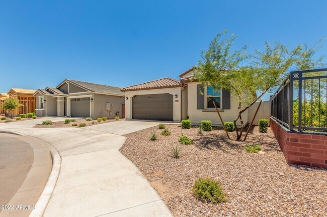Photo - 43 E Capricorn Way