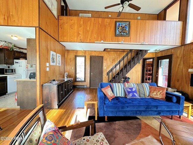 Photo - 402 Canoe Brook Dr