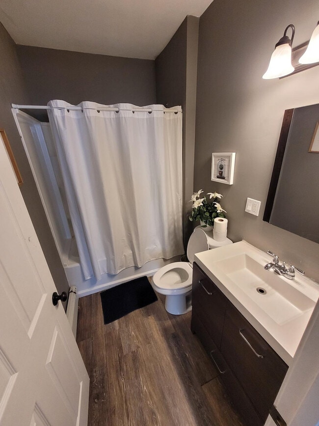 Photo - 487 Manton Ave Unit SI ID1373655P