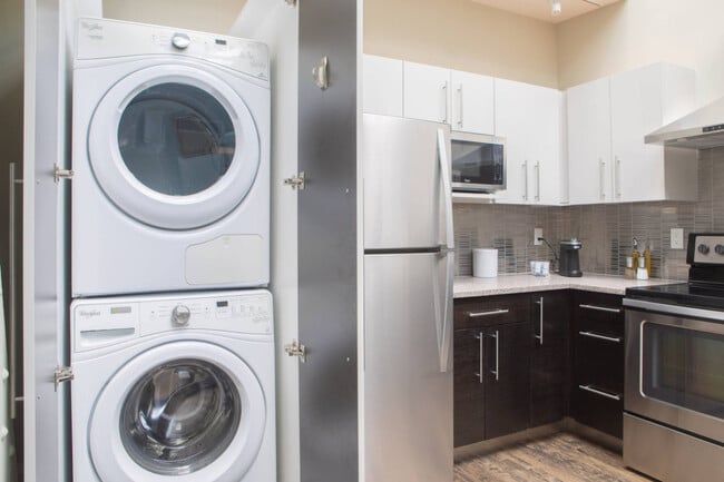 Photo - 225 E Michigan St Unit ID1379039P