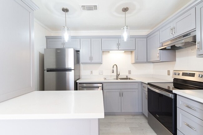 Photo - 14020 Schroeder Rd Unit 141