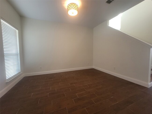 Photo - 1028 Utopia Ln