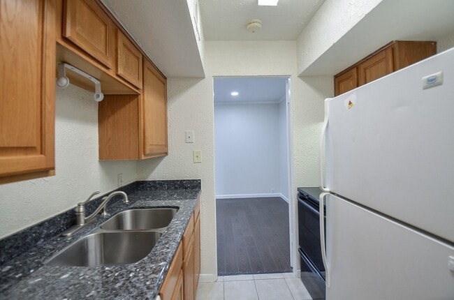 Photo - 2121 Fountain View Dr Unit 50