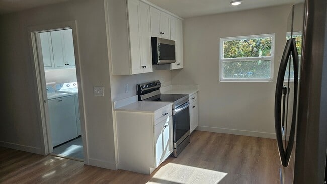 Photo - 146 N Main St