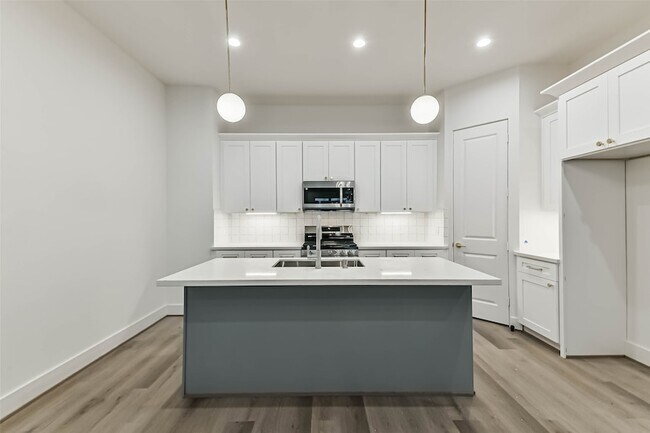 Photo - 7709 Earl Rudder Wy