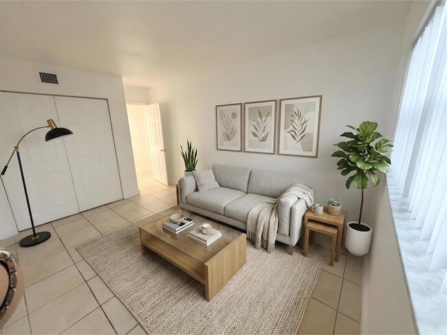 Building Photo - 3600 NW 21st St Unit 406