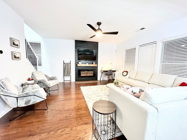 Photo - 6036 Barker Landing NE Unit ID1254415P