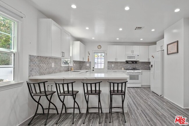 Photo - 471 S Clark Dr
