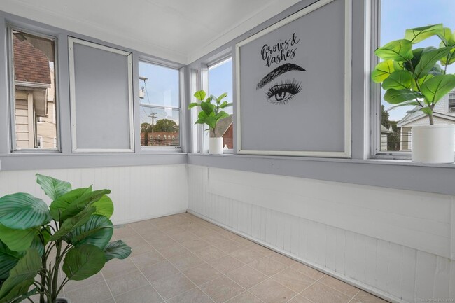 Photo - 565 Carroll Ave Unit 2