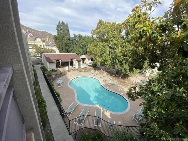 Building Photo - 6930 Hyde Park Dr Unit 304