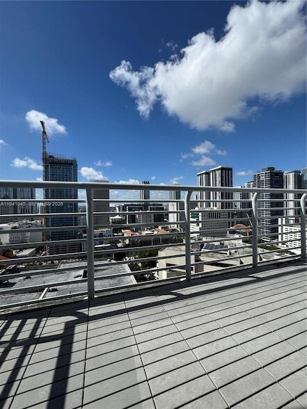 Building Photo - 234 NE 3rd St Unit LPH05