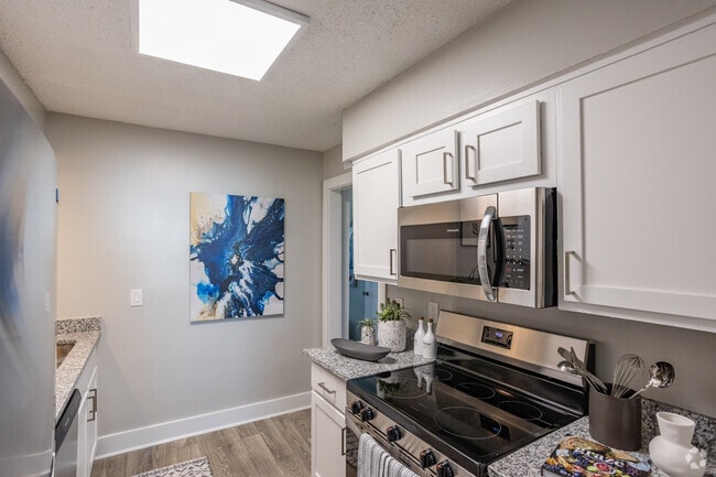 2BR, 1.5BA - 950SF - Kitchen - Vetra Drakes Creek