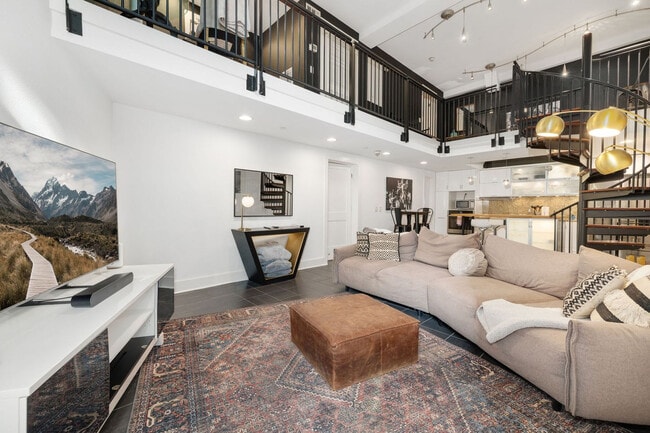 Building Photo - 329 N West Ave Unit ID1371146P