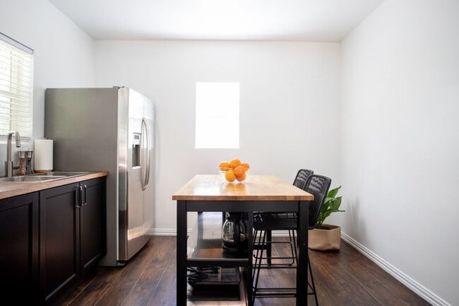 Photo - 1506 Kenwood Ave Unit ID1058613P