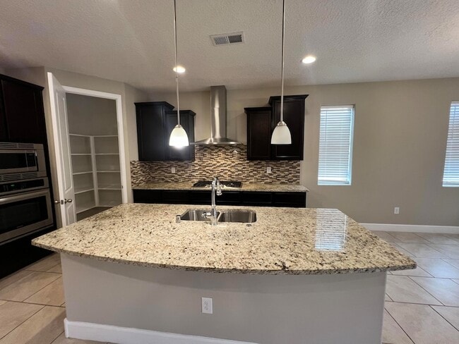 Building Photo - 1955 Castle Peak Loop NE