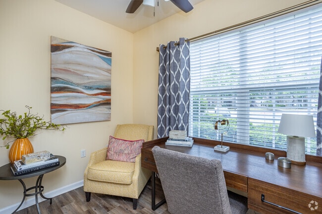 2BR, 2BA - 1,258SF - Living Room - Mill Creek Run