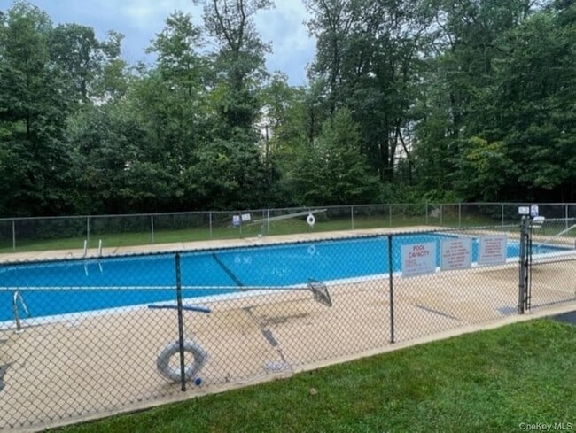 Building Photo - 315 Fox Run Ln