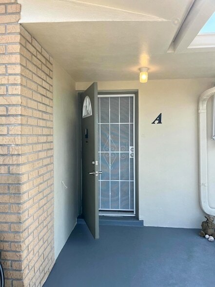 Photo - 2551 Emory Dr W