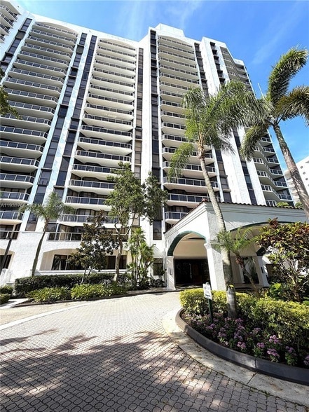 Building Photo - 3640 Yacht Club Dr Unit 104