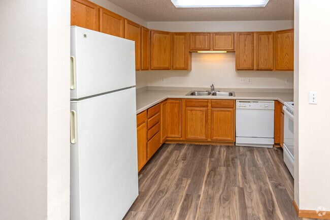 3BR, 2BA - 1,200SF - Kitchen - Central Park Apartments