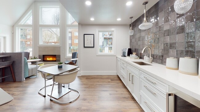 Building Photo - Redmond Place