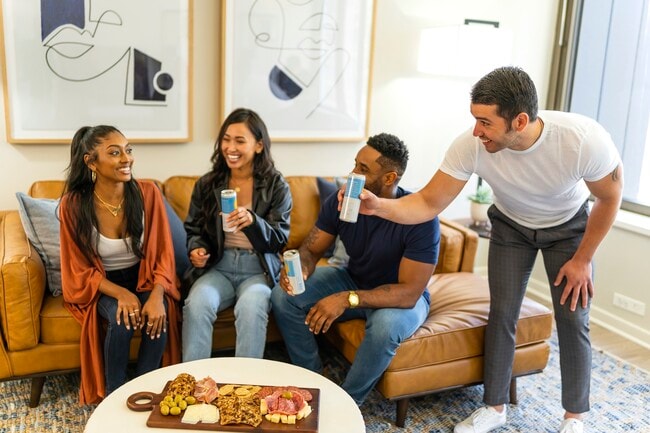 SRTVL2_313_DSC3086 - Arrive Streeterville