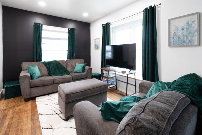 Building Photo - 10628 Lee Ave Unit ID1290640P