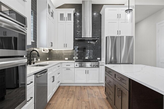 Photo - 140 Caterpillar Ln