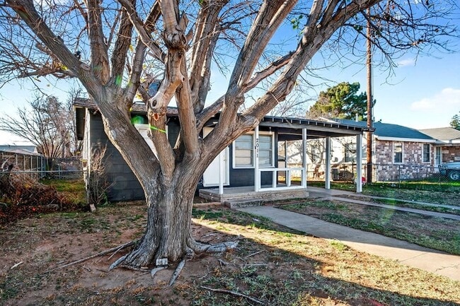 Photo - 2011 W 16th St