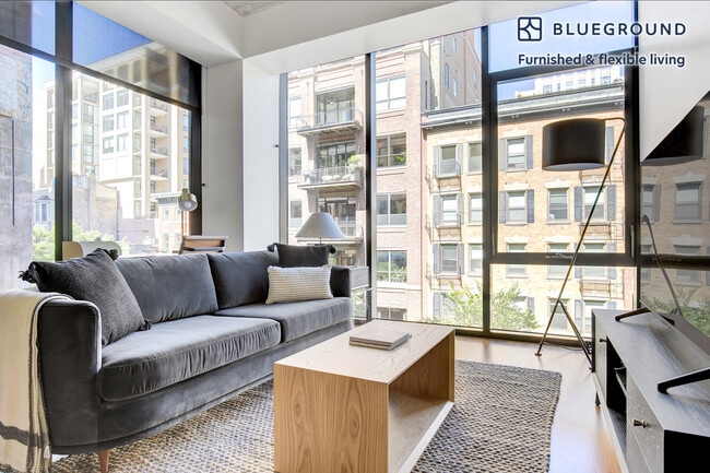 Building Photo - 676 N La Salle Dr Unit FL3-ID440