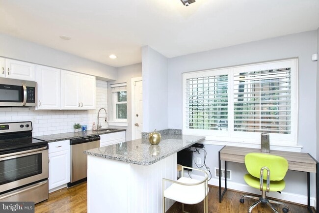 Photo - 1365 Talbert Terrace SE