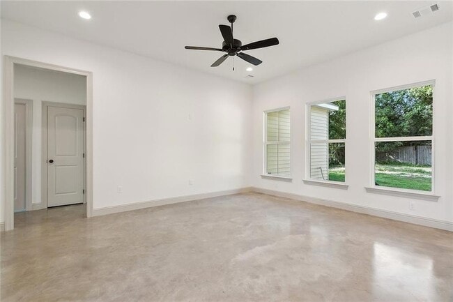 Photo - 2120 Robin St